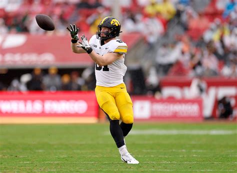 Iowa football TE D.J. Vonnahme blossoming from walk-on into expanded role