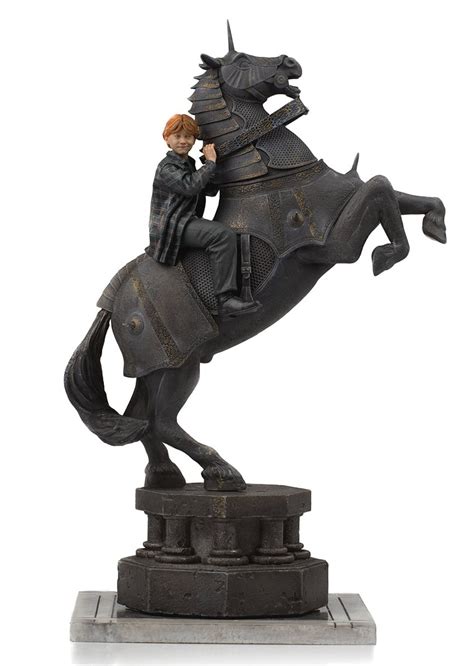 Ron Weasley (Wizard Chess) - Deluxe Art Scale Figure | at Mighty Ape ...