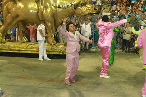 Ego Maria Beth Nia Ovacionada Ap S Desfile Da Mangueira Na Sapuca