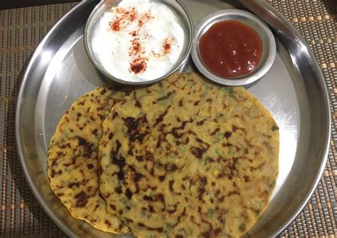 Aloo paratha with curd Recipe by Binita Patel - Cookpad