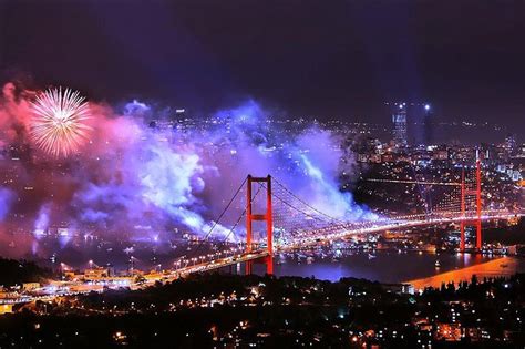 Istanbul New Year Dinner And Party Cruise On The Bosphorus