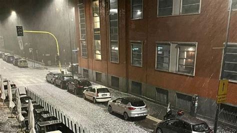 Milano Temporale Con Grandine Record Nella Notte La Nuova Venezia