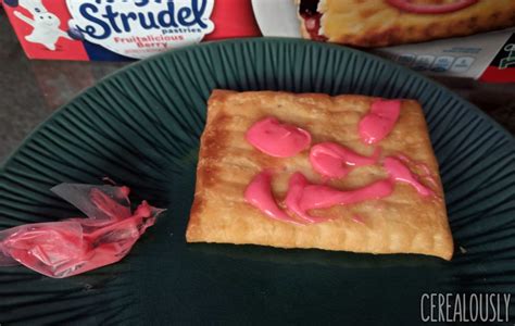 Review Trix Toaster Strudel Fruitalicious Berry Cerealously