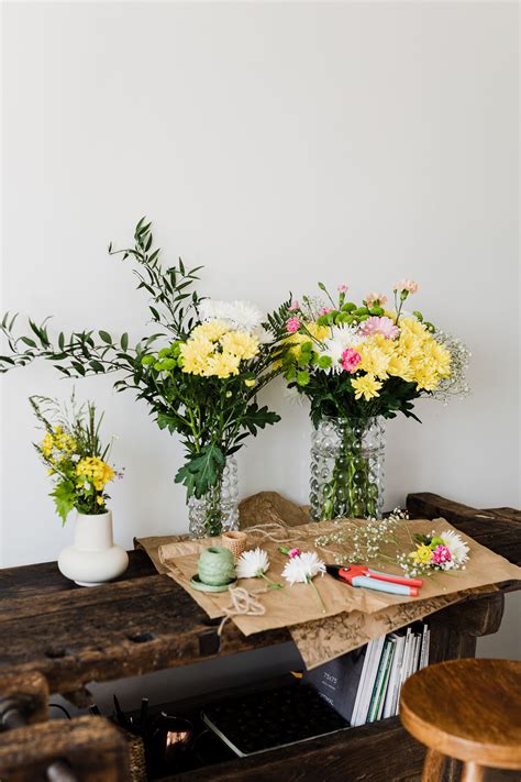 Chrysanthemum bouquets on wooden table in florist workshop · Free Stock Photo