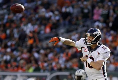 Peyton Manning Breaks Brett Favre S Record For Most Td Passes