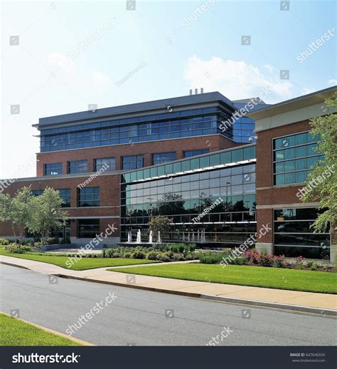 Medical Office Building Modern Medical Office Stock Photo 647646934