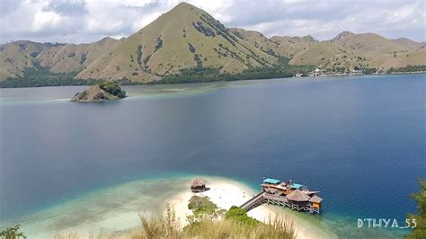 Mendaki Gunung Demi Mendapatkan Pemandangan Yang Bagus Pulau Kelor