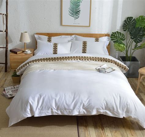 100% Cotton Sateen bedding sets queen king 4pcs hotel bed sheets white color with embroidery ...