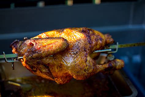 Hähnchen auf dem Spieß grillen Chefkoch