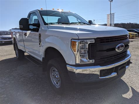 Pre Owned Ford Super Duty F Pickup Xl In Oxford White