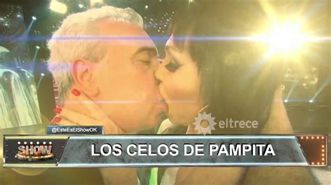 El Polémico Beso Entre Coco Sily Y Moria Casán Youtube