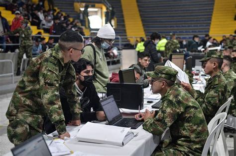 Así Avanza La Jornada De Definición De Situación Militar En Bogotá El Espectador