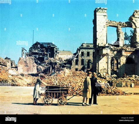 Berlin ruins war hi-res stock photography and images - Alamy