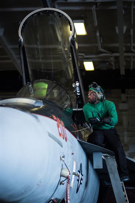 DVIDS - Images - USS Nimitz crew conducts aircraft operations [Image 1 ...