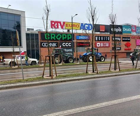 Protest Rolnik W W Olsztynie Kolumna Ci Gnik W W Mie Cie Centrum