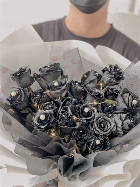 21 Black Rose Bouquet Ace Flora