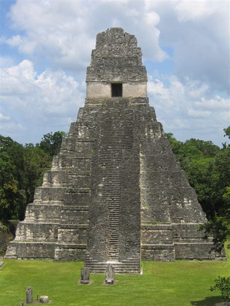 Tikal pyramids – Sound Tourism