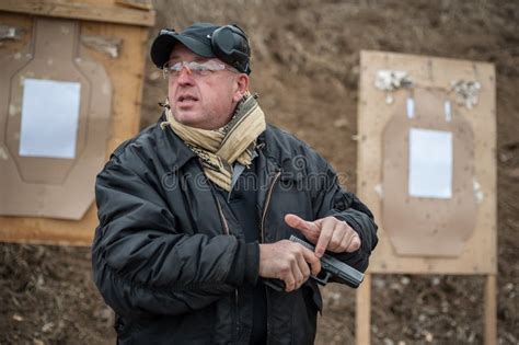 Instructor Zeljko Vujicic Teaches Students On The Shooting Range GROM