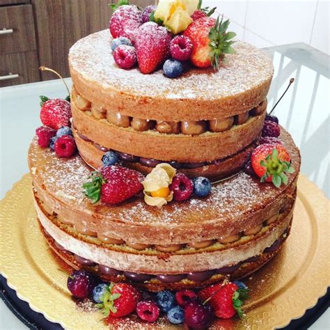 Naked Cake Dois Andares Brigadeiro Doce De Leite E Frutas Vermelhas