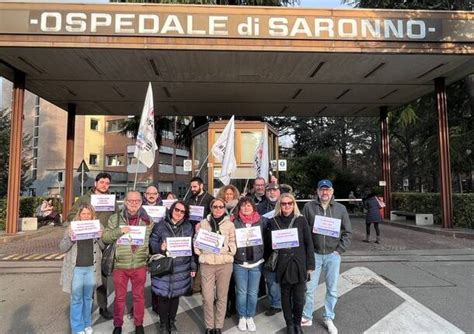 I Sentinelli Di Milano In Presidio Davanti All Ospedale Di Saronno La