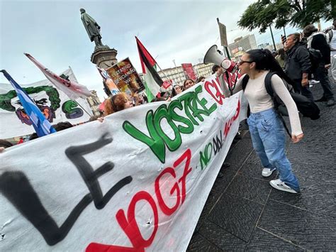 Napoli Si Mobilita Contro Il G Corteo Per La Palestina E Contro Le