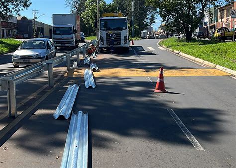 Prefeitura instala defensas metálicas em trecho da Rodovia Ernesto de