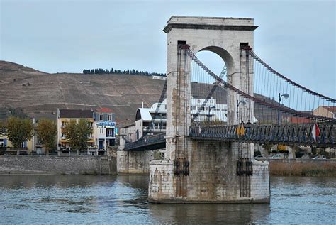 Passerelle Seguin Sur Le Rhône également Sur Commune De Tain L Hermitage Dans La Drôme Sur