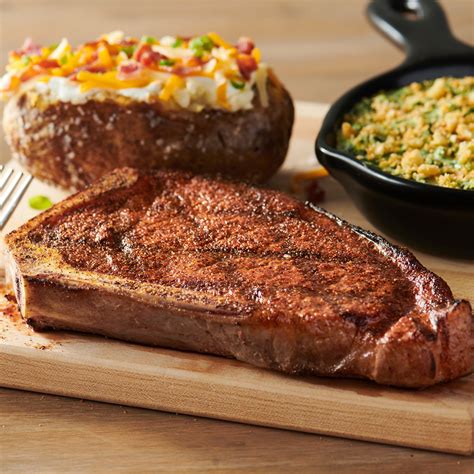 Outback Steakhouse installs signs at new Leesburg location