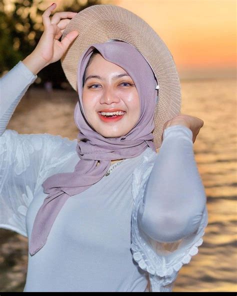 Pin Oleh Tengku Nur Iman Di Nice Di Gaya Hijab Wanita Berlekuk