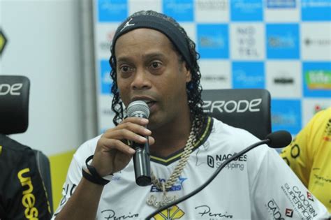 Ronaldinho Ga Cho Pode Enfrentar Pop Em Luta Saiba Mais