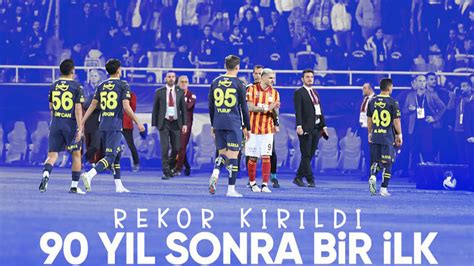 Yarıda kalan Galatasaray Fenerbahçe derbisi tarihe geçti Rekor kırıldı