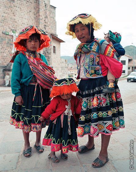 Women In Cusco Peruvian Clothing Women In Peru Traditional Outfits