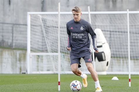 Odegaard Misses Real Madrids Training With Left Leg Injury Will Get