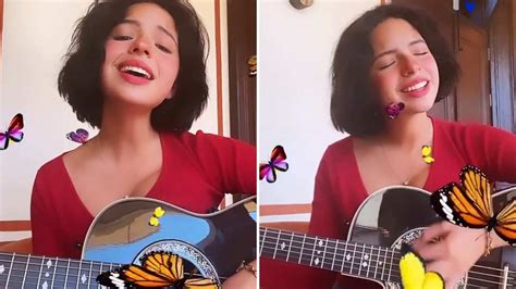 Ángela Aguilar deleita a sus fans con su guitarra y su voz al cantar