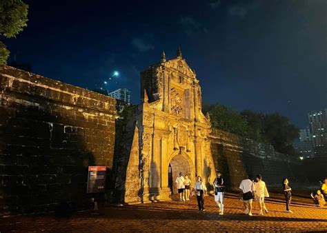 intramuros  night    manilas walled city