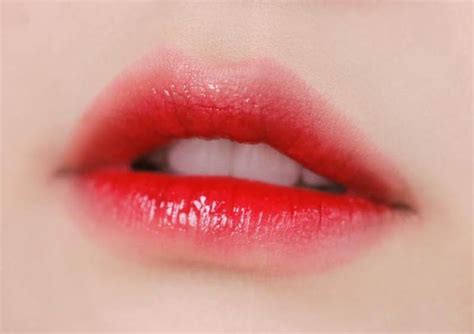 Agar Bibir Tidak Kering Perhatikan Tips Pakai Liptint Yang Tepat