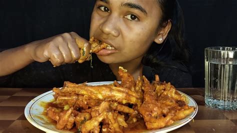 EATING SPICY CHICKEN FEET CURRY AND RICE. - YouTube