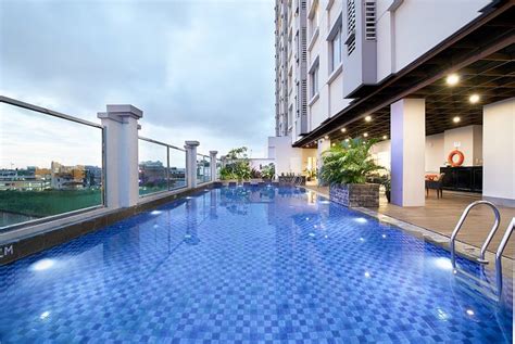 Swiss Belinn Tunjungan Pool Pictures And Reviews Tripadvisor