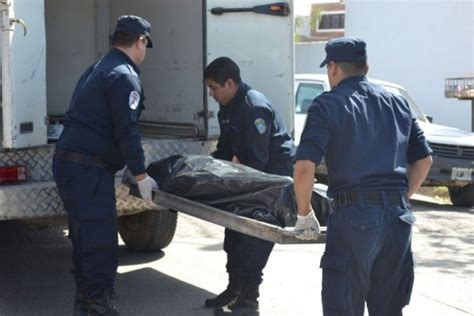 Encontr A Su Hijo Ahorcado De Un Rbol En El Fondo De Su Casa Nuevo