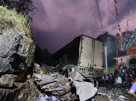 La Jornada Mueren 4 Y 20 Resultan Heridos En Accidente Carretero En