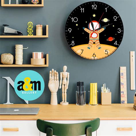 Jual Jam Dinding Astronot Wallclock Astronot Model Kayu Untuk