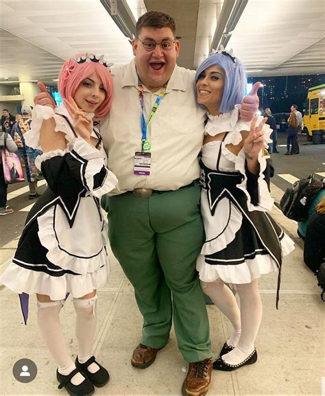 PsBattle: Man cosplaying as Peter Griffin posing with two women dressed ...