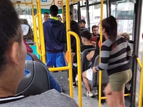 El Chofer De Un Colectivo Usó Una Picana Para Bajar A Una Familia Que Quiso Viajar Sin Pagar En