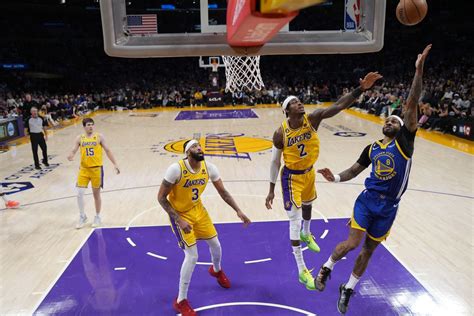 Relevo on Twitter 𝐋𝐚 𝐧𝐨𝐜𝐡𝐞 𝐝𝐞 𝐥𝐚 NBA en tres tuits LeBron y los