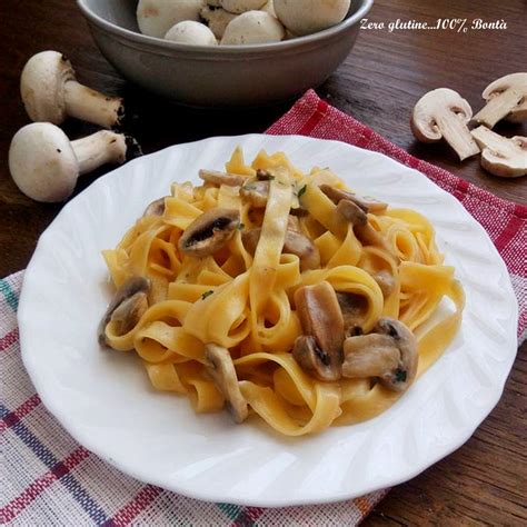 Tagliatelle Con Funghi E Formaggio Brie Pronte In Minuti