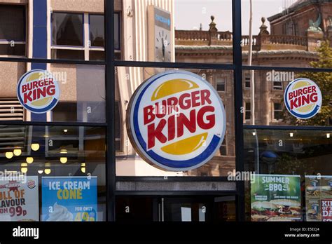 Burger King Fast Food Restaurant Logo Im Stadtzentrum Von Belfast