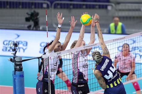 Tie Break Dla Fenerbahce Oficjalna Strona Dru Yny Siatkarskiej Chemik