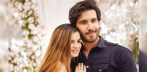 Viral Feroze Khan S Picture With Wife Alizey Feroze Khan