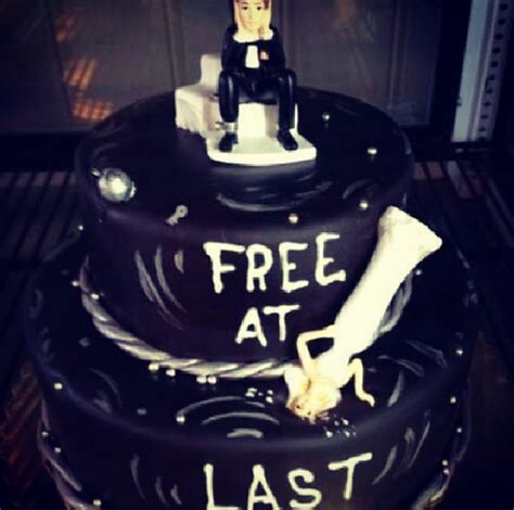 Divorce Cake Is The Most Ridiculous Thing Weve Seen All Day Photo