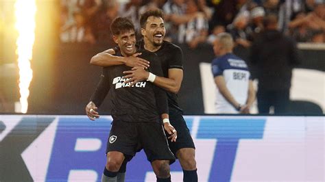 Botafogo Vence O Bragantino E Dispara Na Lideran A Do Campeonato